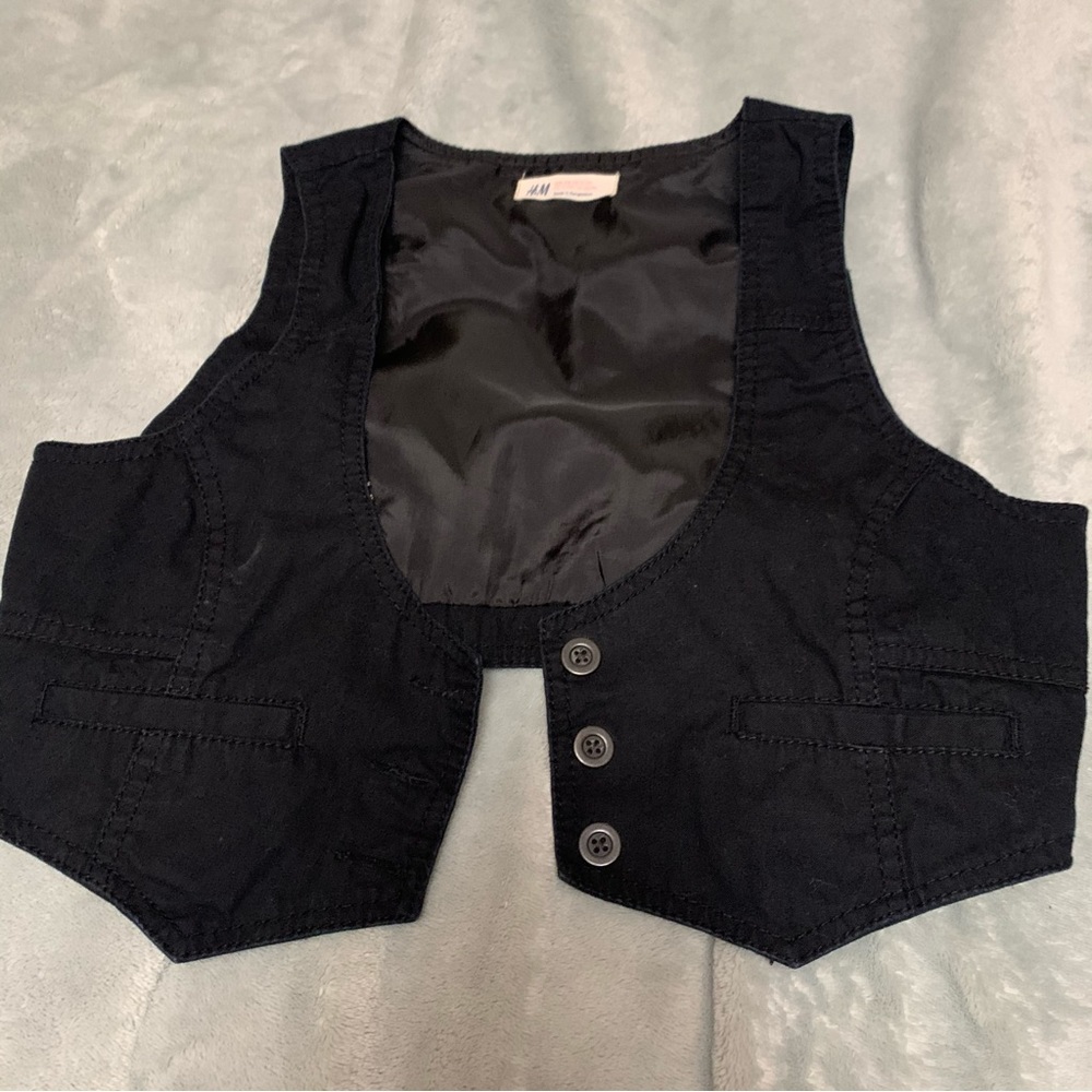H&M size 12-13Y black vest